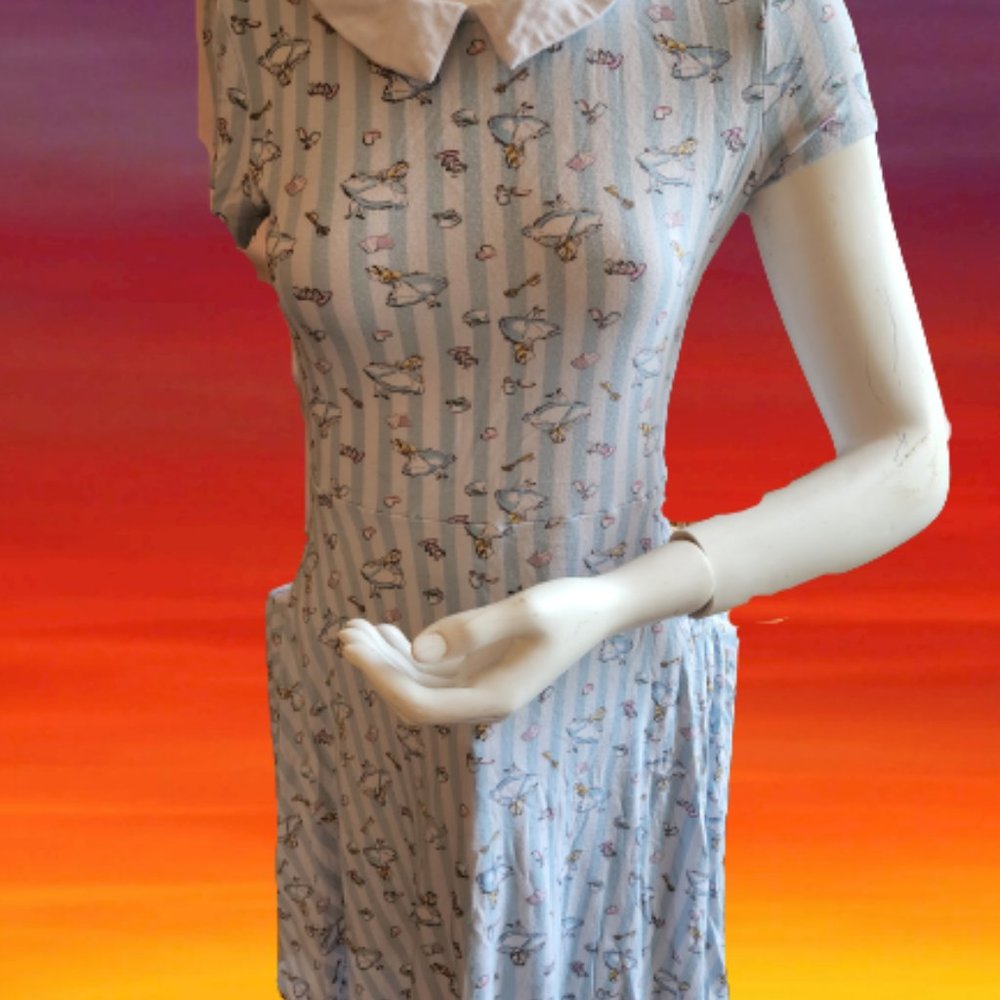 Disney Alice dress small LN adorable